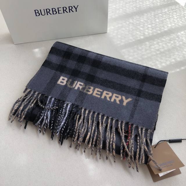 Hot item in stock! Don't miss this must-have! Checkered colorblock scarf in came