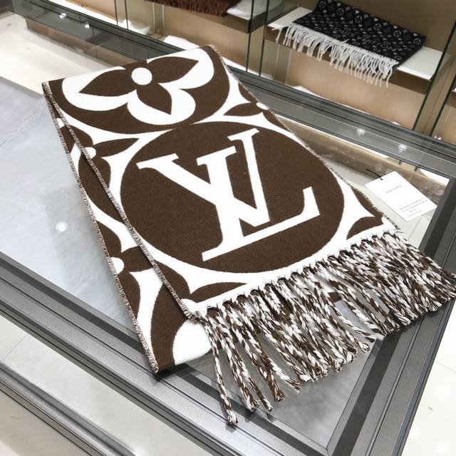 Donkey Brand# Classic Medallion Two-Tone Jacquard ScarfBestseller Series!! So cl