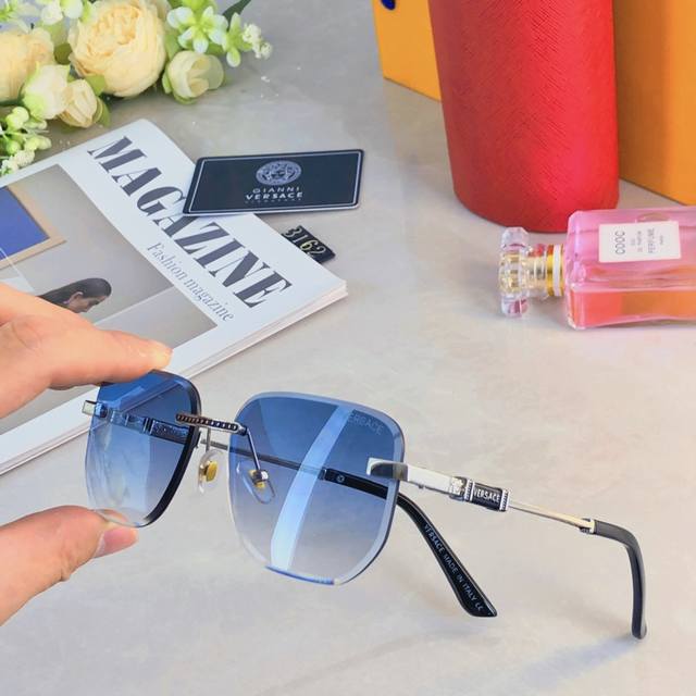 Versac* Retro style 2025 new men's and women's sunglasses high-end fashion cool