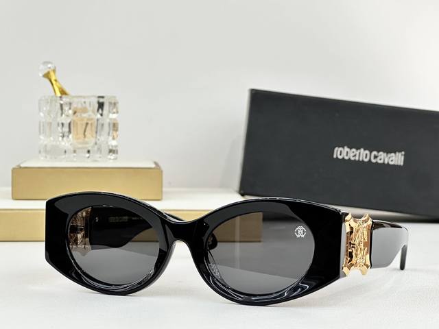 Roberto Cavalie* Model: Src064 Size: 52 ports 23-140