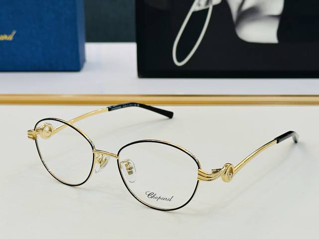 Original Chopard Model: Vcha54J Size: 52 port 19-140 with modern and fashionable