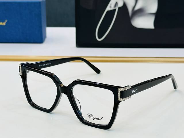 Original Chopard Model: Vch181S Size: 53 port 17-145 with modern and fashionable