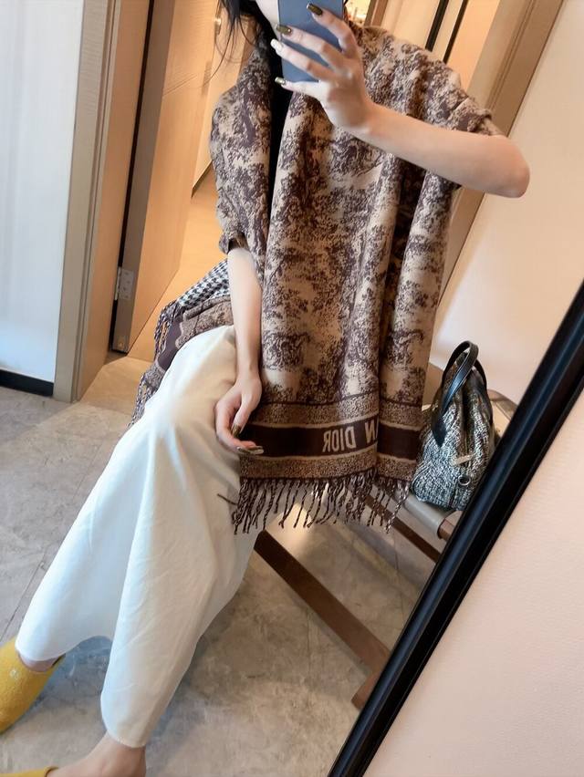 Highly recommend the Dior Animal Cashmere Tassel Long Scarf! The latest double-s