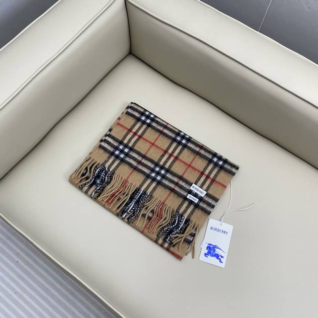 Jin Jing's latest fine check shawl scarf, 200 x 35 cm. 100% cashmere. This Burb