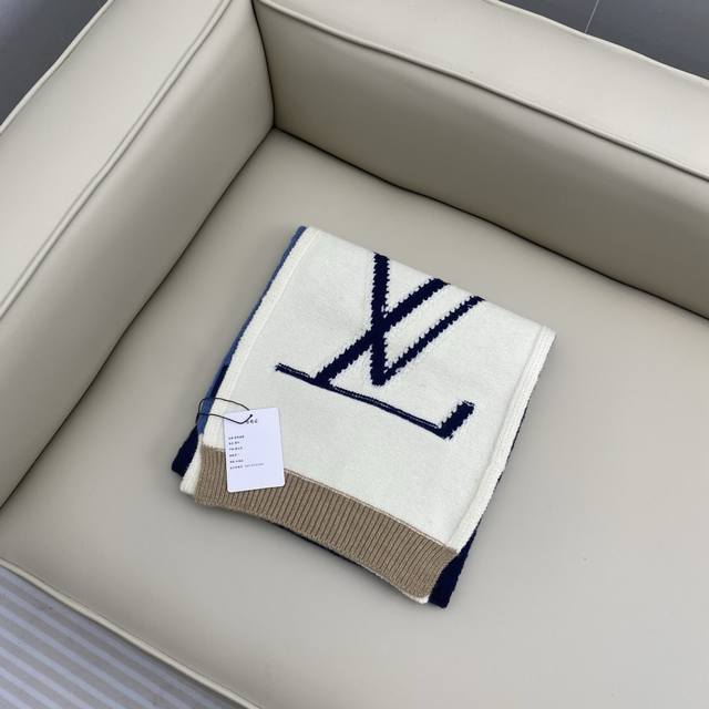 Lv Cable Scarf M79445 The Lv Cable scarf utilizes a variety of knitting techniqu