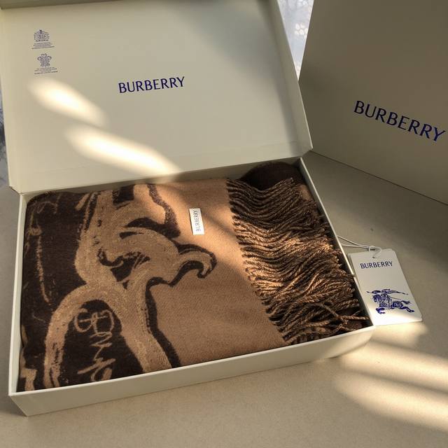 B's latest London Bridge abstract painting shawl The latest masterpiece is an ab