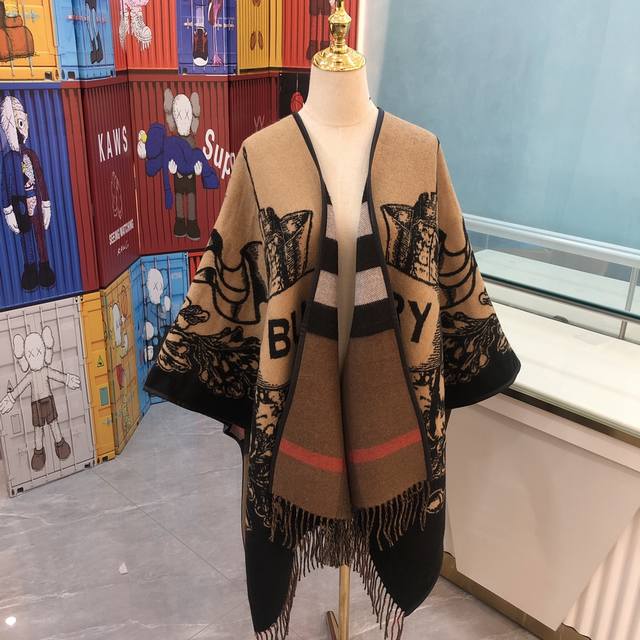 Original Burberry's latest Knight Warhorse double-sided jacquard cape. A classi