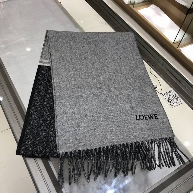 Colorblock Scarf Loewe counter new high-end style that is unique. The double-si
