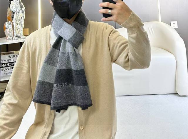 2025 Lv hit arrives! Knitted striped unisex scarf, the understated color scheme