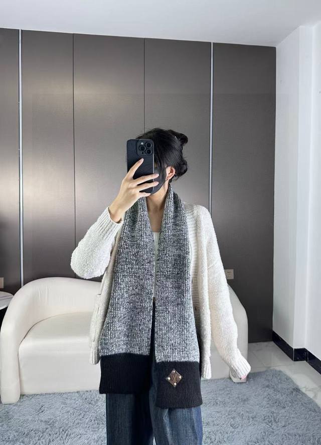 New arrival: A rare 2025 L*V knitwear piece with a gentle color scheme. Super c