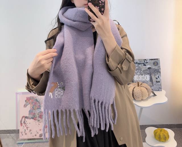 Loewe's super beautiful new mohair scarf! Highly recommended! Great quality! Our