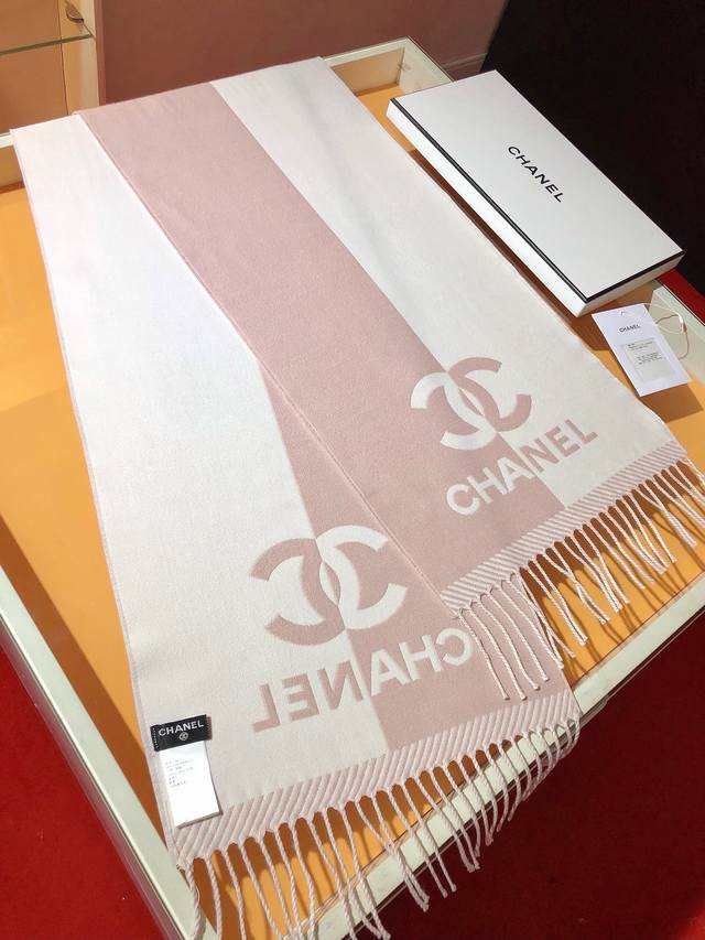 Rcc2443 Chanel two-sided scarf! The trendy and stylish contrasting colors are so