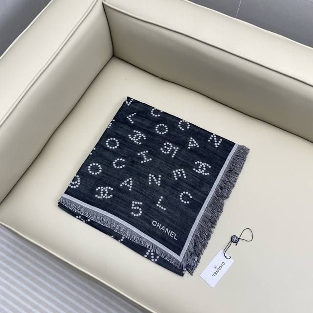 Digital Logo 140*140cm. 86% Sheep Wool. 14% Silk. Selected from premium sheep w