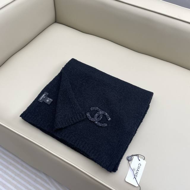 Ch Gold and silver cashmere scarf 35*200cm 100% cashmere This scarf is woven wit