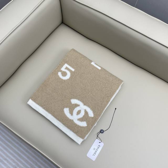 A high-end knitted scarf is a hit! Size: 185x30cm. Double-sided, two-color, dou