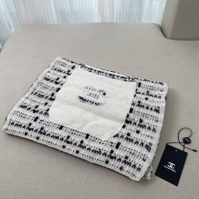 is such a must-have! I absolutely love it! It's so sophisticated yet stylish an