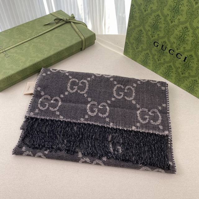 Medium gray + dark gray . This is a counter-quality, double-sided, two-tone GG