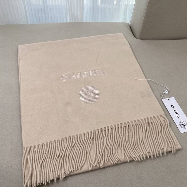 Chanel cashmere solid color small shawl Size: 35*180 Material: 100% cashmere