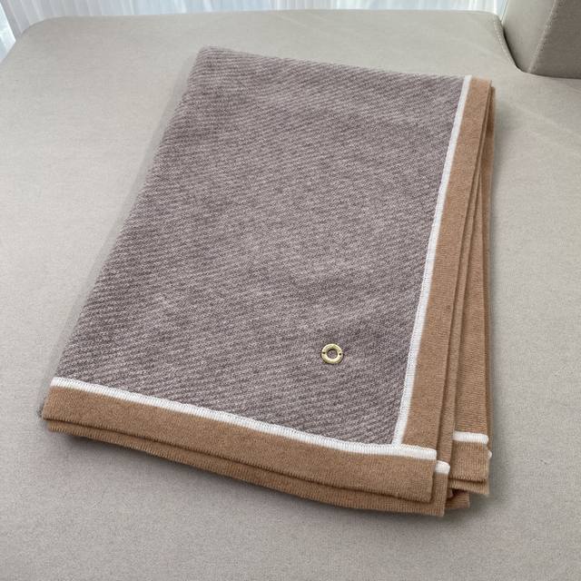 Low-key luxury!! New Loro Piana model! A stylish piece that will make you look e