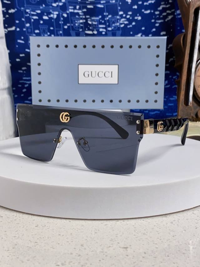 Gucci 2025 European and American fashion women's square frame face-covering one-