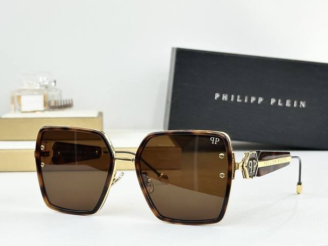 philipp plein Model: 122V Size: 59 ports 17-142