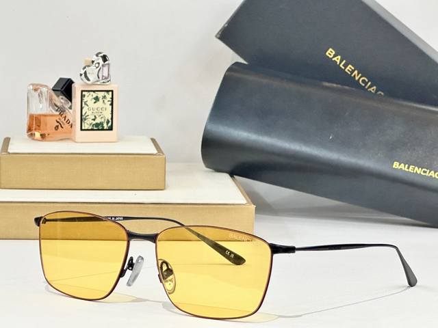 Balenciag* Mod: Bb0415O Size: 60 ports 14-145