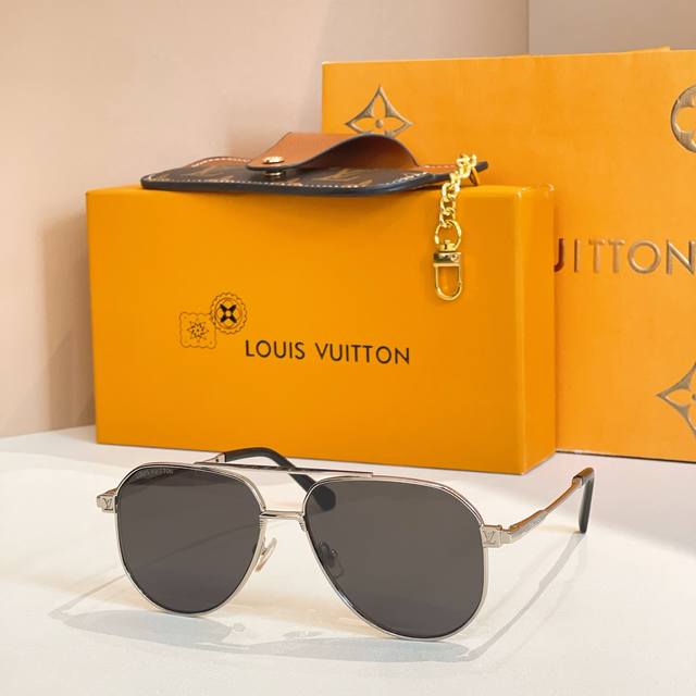 louis Vuitto*Model: Z2725U Size: 59 ports 17-145