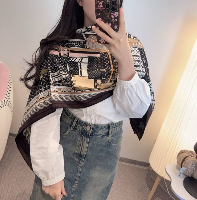 Double-sided, same-color, original Lv140cm velvet square scarf, silk-screened wi