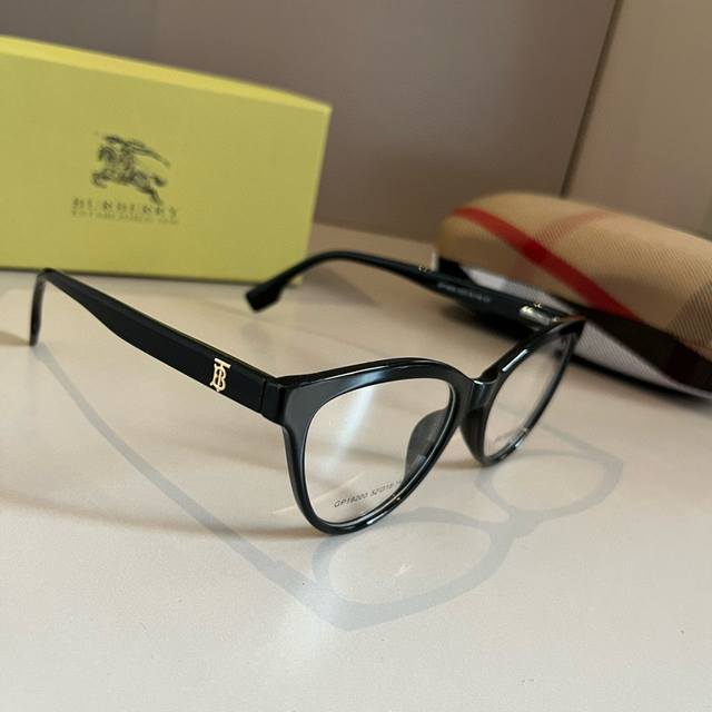 Optical mirror makeup artifact Burberry official early spring new model, many st