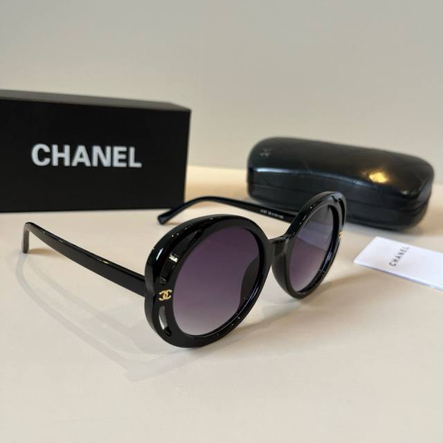 Chanel classic sunglasses are lightweight and ultra-light, a must-have for outfi