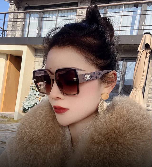 Celine New Arrival: Made of high-quality Tr material, two-color trendy large-fr