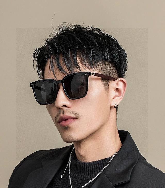 Super cool and stylish, these new Gucci sunglasses showcase the latest spring an