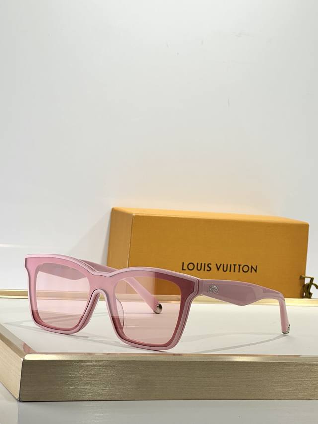 Louis Vuitto* Model:Z2970W Size: 52 ports 19 145