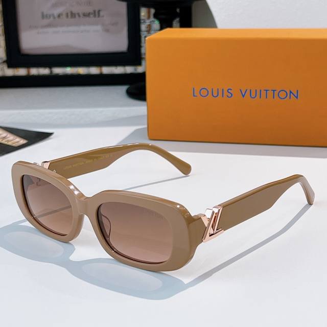 Louis Vuitto* Model:Z3013U Size