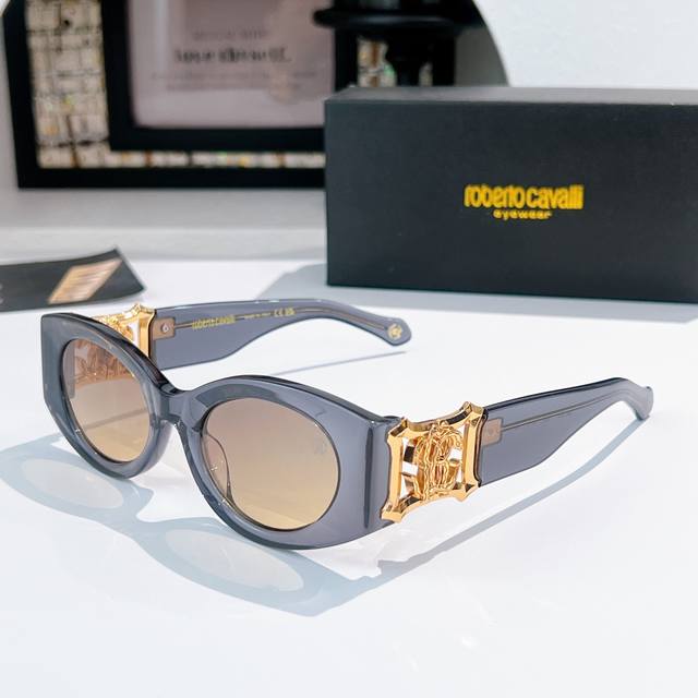 Roberto Cavalie* Model: Src064 Size: 50 ports 21-132