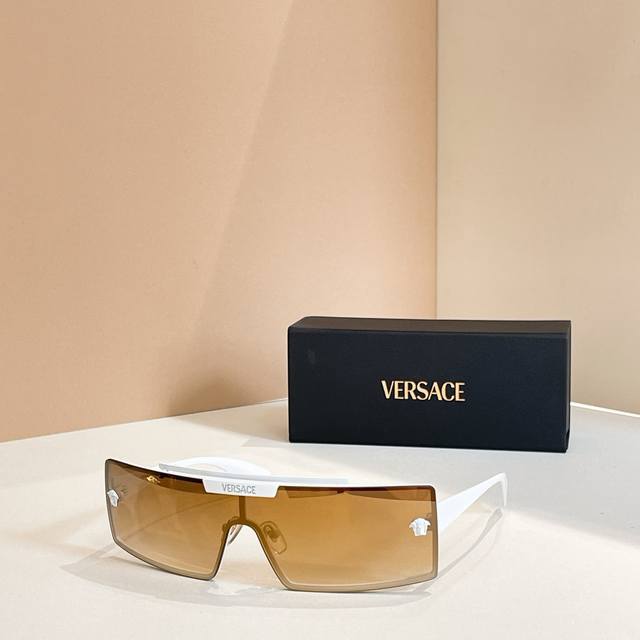 versac*Model: Ve6749Size: 145 ports 0-125