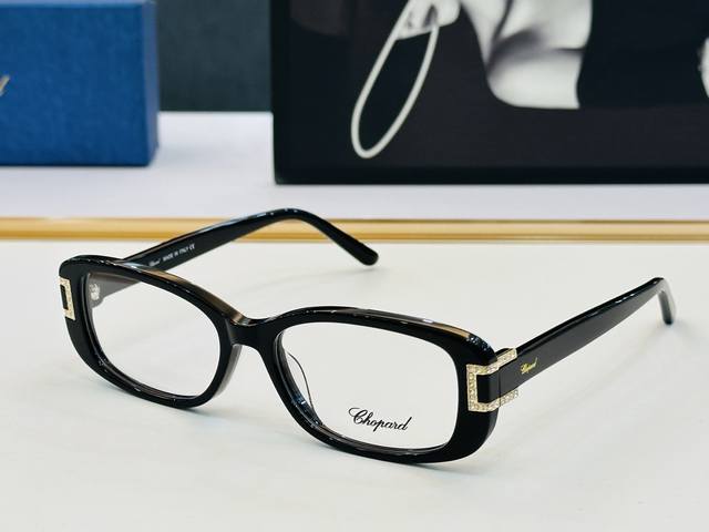 Original Chopard Model: Vch180S Size: 54 port 17-145 with modern and stylish des