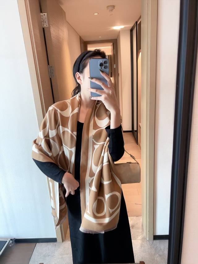 This classic Coach shawl is so pretty! Not only is it beautiful, but it's also h