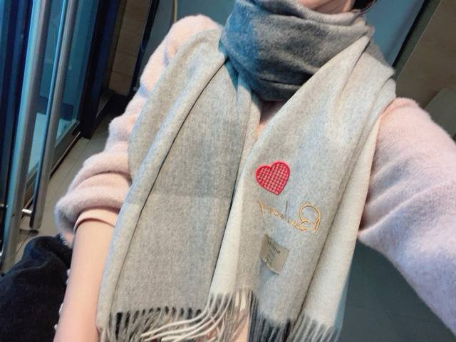 Bur's heart-shaped scarf and shawl have arrived! This Bur original, royal-grade