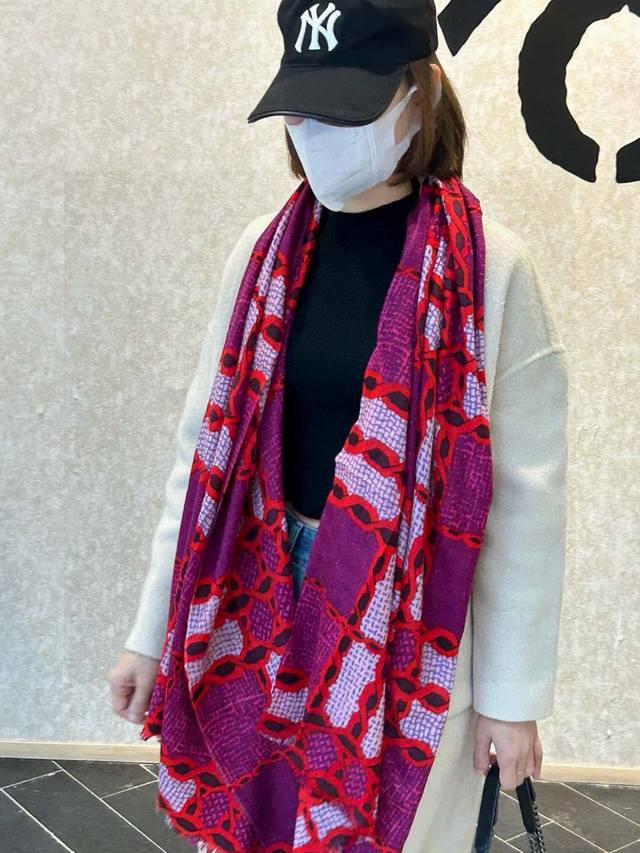 Highly recommend the new Burberry French counter products. The exquisite embroid