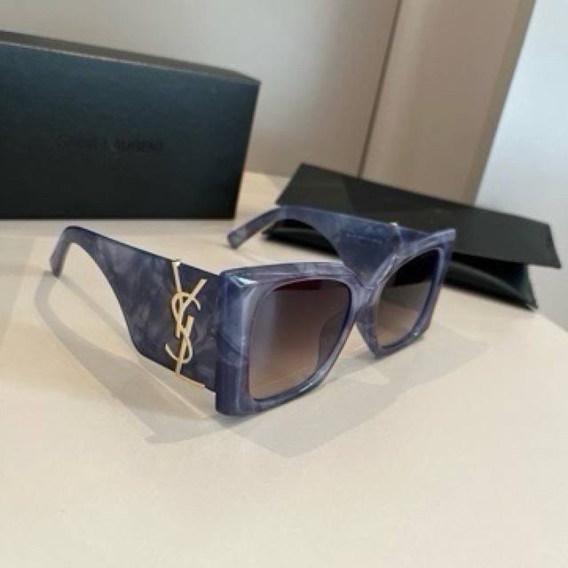 Ysl Saint Laurent sunglasses, I love them so much, they give off a strong aura w