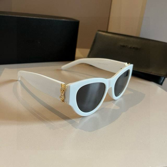 Ysl Saint Laurent 23 new models are here Slm94 The gold and white Ysl metal logo