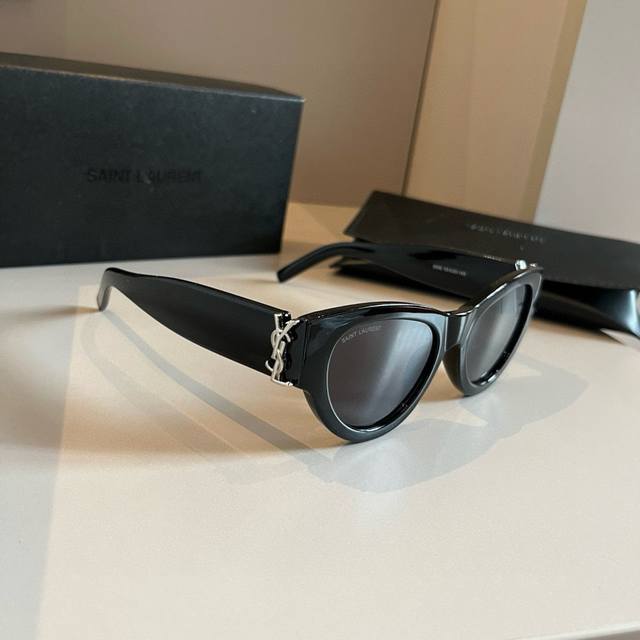 Ysl Saint Laurent 23 new models are here Slm94 The silver and black Ysl metal lo