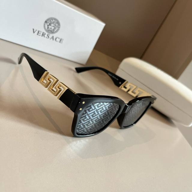 Versace fashionable sunglasses for men and women, light and not pressing on the