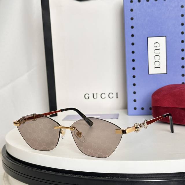 Gucc* Model: Gg2050S Size: 59 ports 13-145