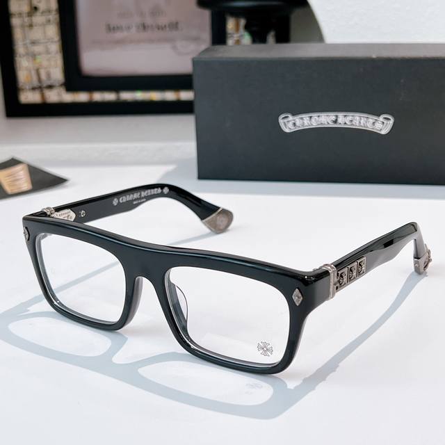 Chrome Heart* Model: Sluss Bussin Size: 56 ports 18-145