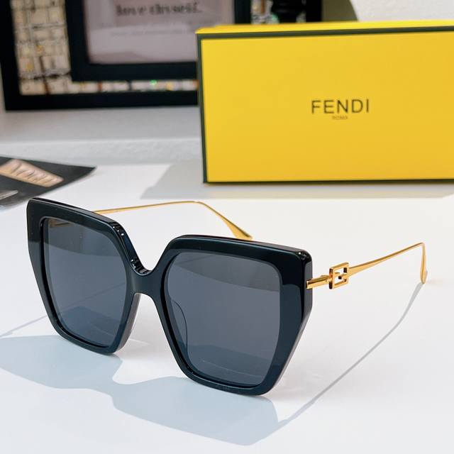 Fendi Model: Fe40012U Size: 52 ports 18-145
