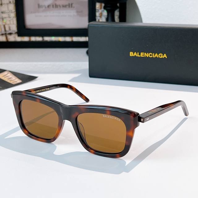 Balenciag* Model: Bb04004 Size: 53 ports 19-140