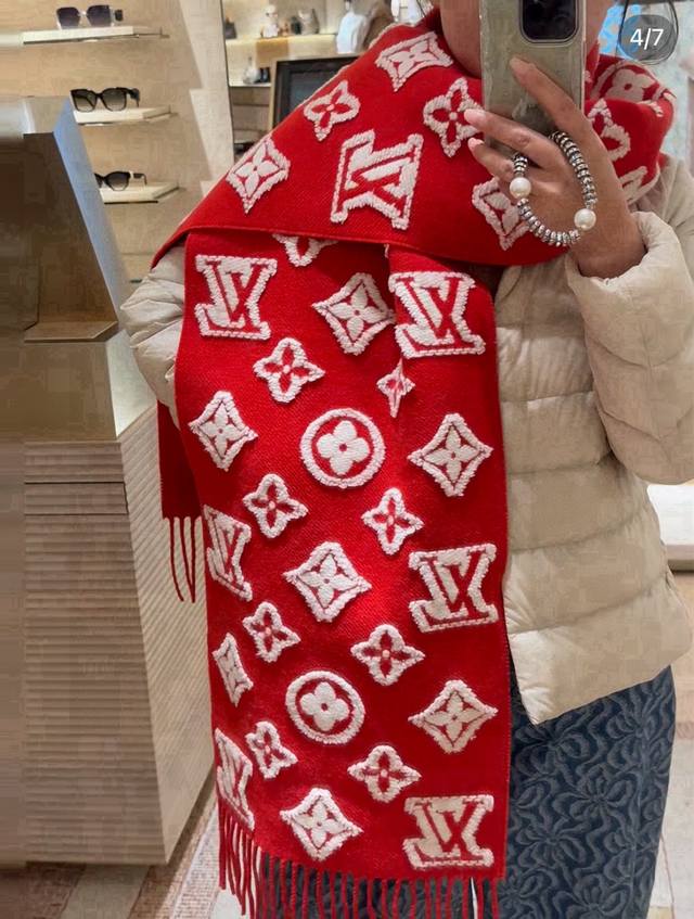 Lv3D scarf is a soft plush blend woven with the Monogram pattern, then accented