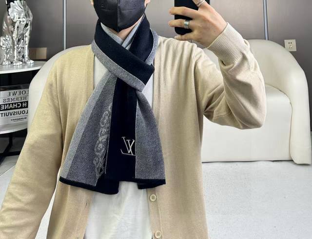 New arrival! 2025 Lv hot-selling new high-end men's scarf, classic plaid jacqua